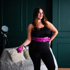 HMS Plus Size Violet Hula-Hoop-Reifen mit Massagepunkten &amp; Schwerkraftball Kyler